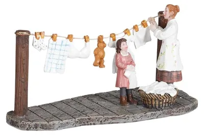 Obrázek produktu pro LuVille Vánoční vesnička miniaturní Paula pomáhá mamince - D13 x Š6 x V7 cm