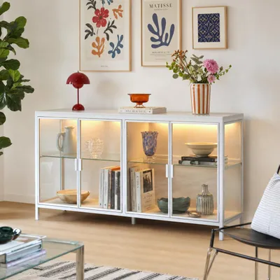 Produktbild von Vitrine 140x40x75cm Weiß mit Metallrahmen & 3-farbiger LED-Beleuchtung, 4 Glastüren & 4 Einlegeböden, staubdichte Präsentationsvitrine für Wohnzimmer