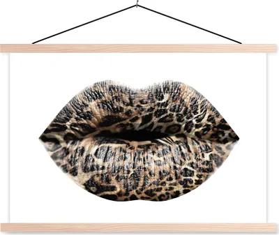 Produktbild von MuchoWow® Textilposter Lippen - Tigerdruck - Weiß 120x80 cm mit holzfarbenen Rahmen - Aufhängeset