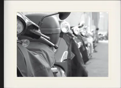 Produktbild von Vespas Gerahmtes Bild Mit Edlem Passepartout | Wand-Bilder | Im Bilderrahmen - Roller In Italien (60 x 80 cm)
