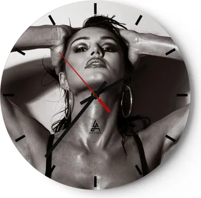 Produktbild von Wanduhr - Rund - Glasuhr - Frau Eleganz Sommer nass - 30x30cm - Schleichendes Uhrwerk - Lautlos - zum Aufhängen bereit - Dekoration Modern - Wanddekoration aus Glas - C3AR30x30-2585