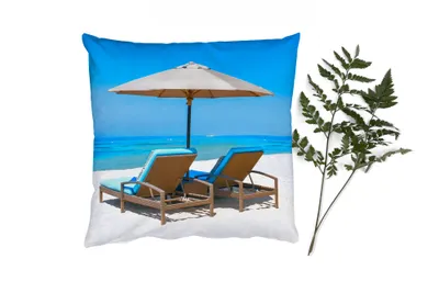 Produktbild von MuchoWow® Zierkissen Sofakissen Wohnzimmer Dekokissen 45x45 cm Strandkorb - Sonnenschirm - Sommer - Meer - Schlafpolster - Polster für das Sofa