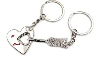 Produktbild von Onwomania Paaranhänger Liebe Herz Schlüsselanhänger Metall Glücksbringer in Alu Geschenkbox, ideal zum Verschenken