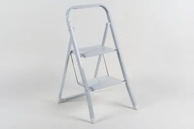 Produktbild von Klapptritt 2 Stufen EUROHOME® – aus Eisen und Kunststoff, 90x43x5,5cm – für alle, die nach einem praktischen und sicheren Tritthocker suchen