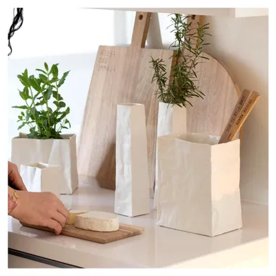 Produktbild von 3er Set Porzellantüten 'weiß' in Papieroptik für Blumenvasen