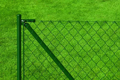 Imagen del producto de Postes para vallas galvanizados, con recubrimiento verde, de 1150 mm de longitud y un diámetro de 34 mm, para uso en jardines y cercas