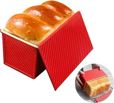 Image de Moule à pain en céramique avec couvercle et trous d'aération, rouge