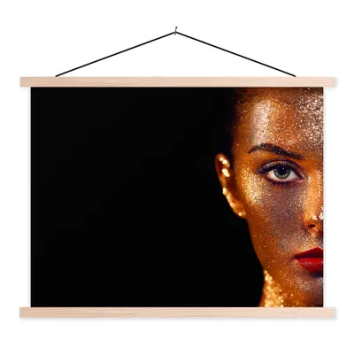 Produktbild von MuchoWow® Textilposter Make-up - Gold - Frau - Luxus - Glitzer - Kunst 60x45 cm mit holzfarbenen Rahmen - Bild