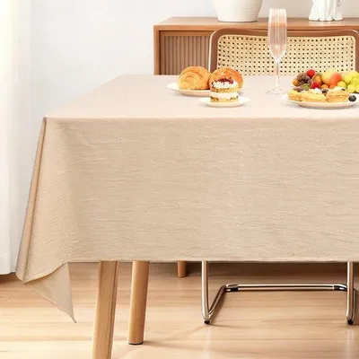 Immagine prodotto di Tovaglia Unyqoos® effetto lino, color champagne – realizzata in lino prelavato, lavabile e antistatica, ideale per occasioni speciali, disponibile in 2 dimensioni