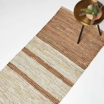 Immagine prodotto di HOMESCAPES Tappeto in pelle beige-marrone a righe, 66 x 200 cm - Tappeto in pelle riciclata