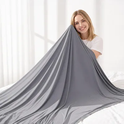 Produktbild von Kühlende Decke für Nachtschwitzer, Doppelseitige Kühldecke mit Japanischen Q-Max >0,45 Arc-Chill Fasern, Leichte und Atmungsaktive Sommerdecke für das Sofa 127 x 152 cm, Struktur-Grau