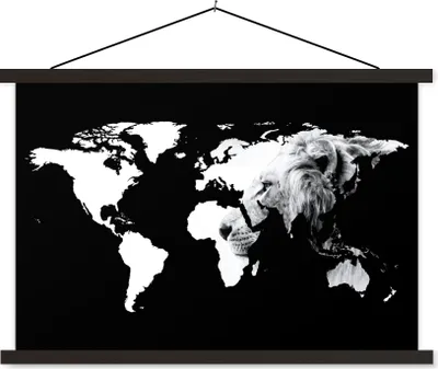 Produktbild von MuchoWow® Textilposter Weltkarte - Schwarz - Weiß - Löwe 90x60 cm mit schwarzem Rahmen - Aufhängungssatz