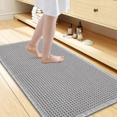 Obrázek produktu pro Protiskuzná podložka do koupelny, 60 x 120 cm, světle šedá