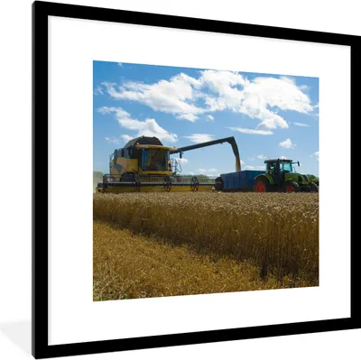 Produktbild von MuchoWow® Gerahmtes Poster Traktor - Bauernhof - Landleben - Ernte - Getreide 40x40 cm - Poster mit Schwarzem Bilderrahmen Wandposter Rahmen Foto Bilder - Poster - Plakat im Rahmen
