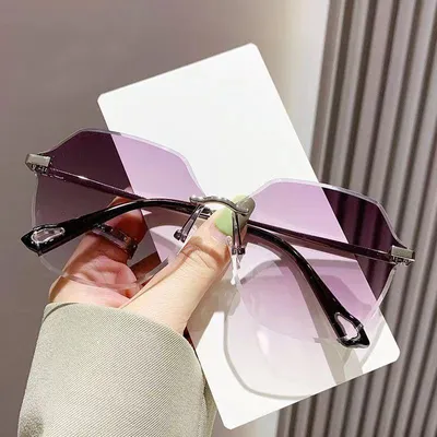 Zdjęcie produktu dla Stylowe fioletowo-szare okulary przeciwsłoneczne INF dla kobiet – ochrona UV400