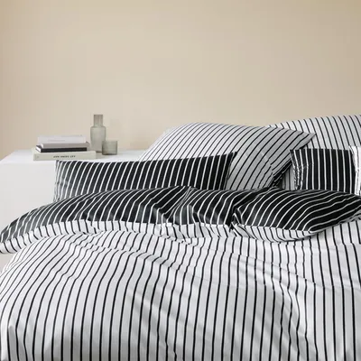Produktbild von elegante Mako-Satin-Bettwäsche-Garnitur Lined Farbe Schwarz-Weiss Größe 135x200+80x80