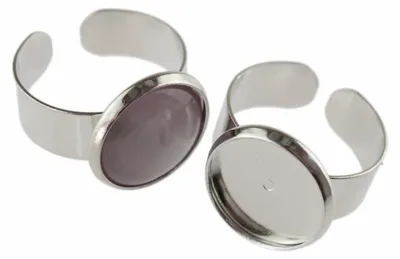 Produktbild von Vintageparts 4 Ringrohlinge Messing silberfarben platiniert für 14 mm Cabochon