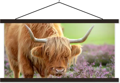 Produktbild von MuchoWow® Textilposter Schottisches Hochlandrind - Lila - Blumen 120x60 cm mit schwarzem Rahmen - Dekoration Schlafzimmer