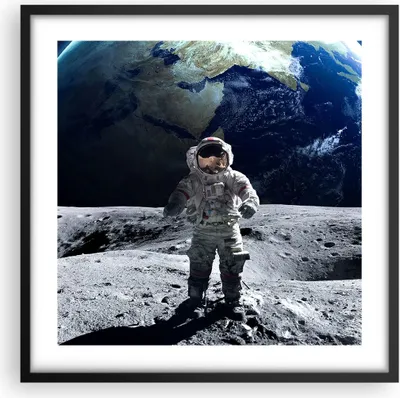 Produktbild von Gerahmtes Poster - Schwarzer Rahmen - Astronaut Mond Erde Raum - 50x50 cm - Wand Bild - Wanddeko - Wandbilder - Wandposter - Bilderrahmen - Bilder - Kunstdruck - Wandbild - P2BAC50x50-2864