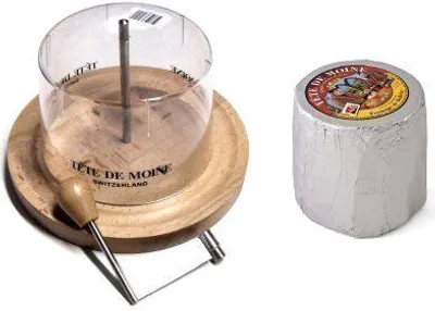 Produktbild von Komplett Set Käsehobel ganzer Laib Tete de Moine Classic Haube