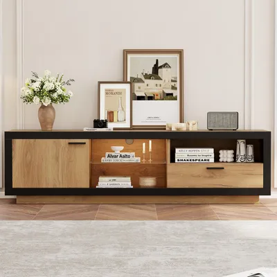Imagen del producto de Mueble de TV bajo, de 160x40x50 cm, en color negro y con aspecto de roble, con espacio de almacenamiento e iluminación RGB controlable mediante aplicación, un mueble moderno para salones y dormitorios