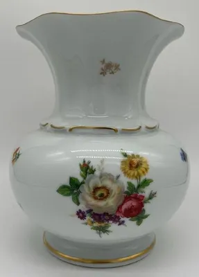 Produktbild von Casa Padrino Luxus Barock Porzellan Vase Weiß / Mehrfarbig / Gold H. 23 cm - Runde Blumenvase im Barockstil - Luxus Barock Accessoires - Reichenbach Porzellan - Luxus Qualität -  Germany