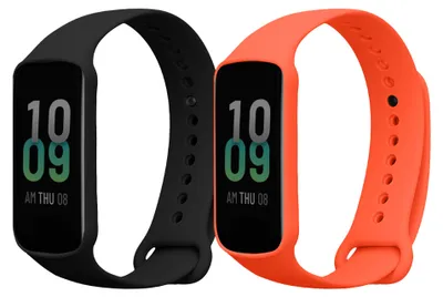 Produktbild von kwmobile 2x Uhrenarmband für Amazfit Band 7 Armband - Fitnesstracker Band Set aus TPU Silikon - Ersatzarmband Smartwatch - Schwarz Orange