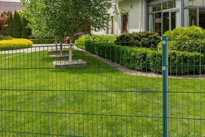 Produktbild von 10m Stabmattenzaun Set grün Höhe 75 cm - 5 Matten & 6 Pfosten