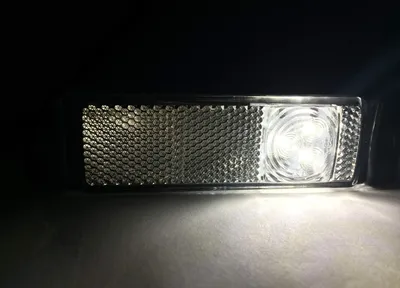 Produktbild von Weiß LED Umrissleuchte Begrenzungsleuchte 12V 24V Anhänger LKW 131x33x17 Kabel