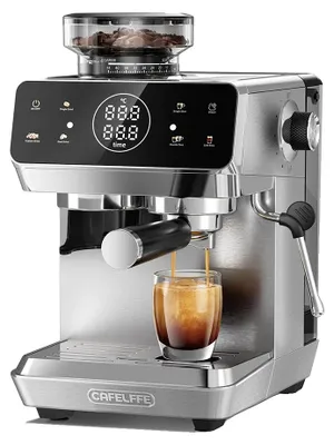 Image de Machine à expresso, broyeur intégré, mousseur à lait performant, couleur argent, modèle destiné au marché européen
