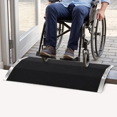 Zdjęcie produktu dla Rampa do progów drzwi o wysokości 80 cm, rampa dla wózków inwalidzkich z regulowanymi podpórkami, aluminiowa rampa do progów, udźwig 300 kg, antypoślizgowa, przeznaczona do progów i schodów