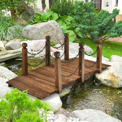 Produktbild von GOPLUS Gartenbrücke, Holzbrücke bis zu 180 kg, Teichbrücke mit Geländer, Bogendesign 150 x 67cm x 55cm, Korrosionsschutz, Brücke für Garten Park Hinterhof