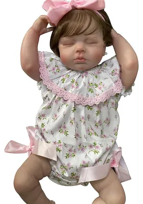Imagen del producto de 48 cm, ojos cerrados, cuerpo de algodón, injerto de cabello, body blanco de manga corta con estampado + diadema rosa con lazos + pendientes de perlas, muñeca realista.