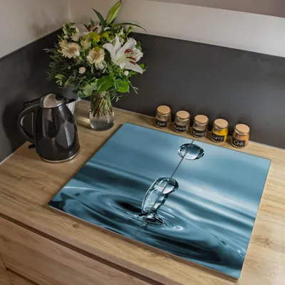 Produktbild von banjado Herdabdeckplatte zweiteilig je 30x52cm groß mit Gummi Abstandshalter, ESG Sicherheitsglas mit Motiv Wassertropfen [HAP2 10139]