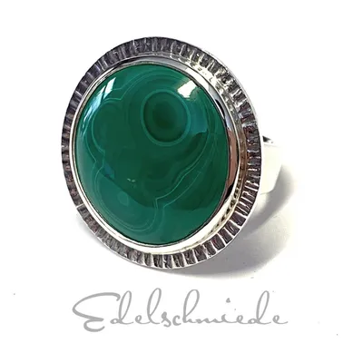 Produktbild von handgefertigter Silberring 925/- mit großem Malachit Cabochon #64