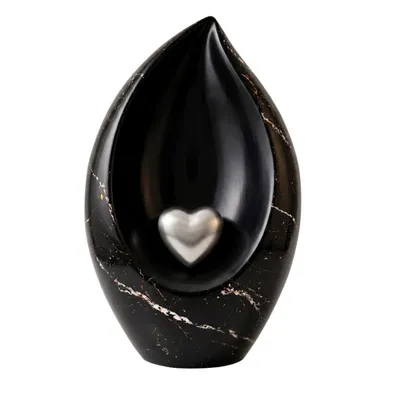 Immagine prodotto di Urna commemorativa "Urnenhimmel" design, colore nero, capacità 3,5 litri, adatta sia per persone che per animali domestici. Urna in alluminio nero con finitura effetto marmo e cuore argentato. Urna per ceneri