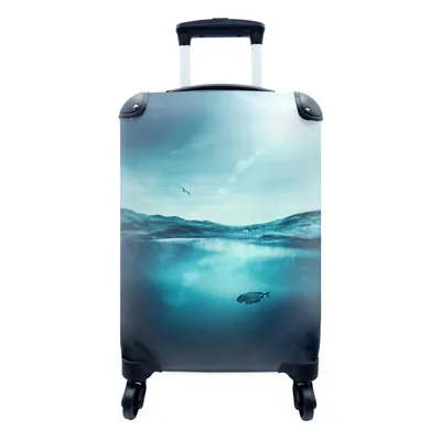 Produktbild von MuchoWow® Koffer Handgepäck Trolley Rollkoffer Kleine Reisekoffer mit 4 Rollen - Meer - Fisch - Blau - Cabin Size < 55x40x23 cm & 55x40x20 cm - Fotokoffer - Kabinenkoffer - Boardgepäck - Reise-Box - Reisekoffer - Reisegepäck - Koffer mit Bild - Trolley für Kinder