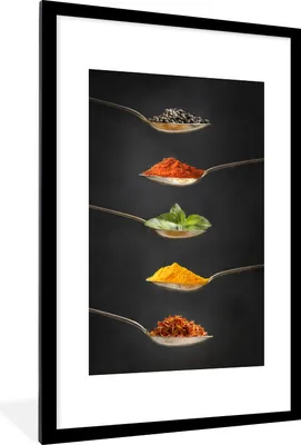 Produktbild von MuchoWow® Gerahmtes Poster Kräuter - Löffel - Gewürze - Schwarz - Italienisch 60x90 cm - Poster mit Schwarzem Bilderrahmen Wandposter Rahmen Foto Bilder - Dekoration - Wandposter Wohnzimmer - Hochwertig