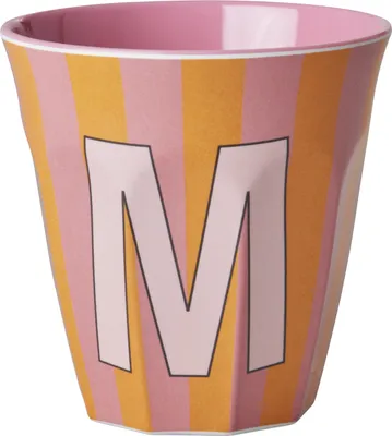 Produktbild von Melamin Becher Buchstabe Mädchen - M