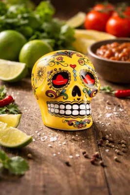 Produktbild von Sierra Tequila Salz- & Zimtstreuer Skull Gelb mit Sierra Logo – ca. 5 cm