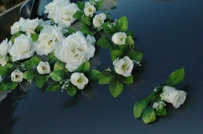 Zdjęcie produktu dla Elegancka dekoracja samochodowa z różami i rattaniem dla nowożeńców