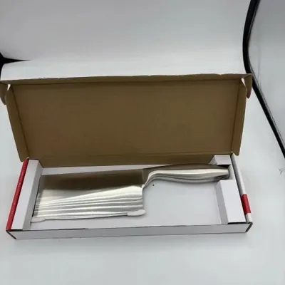 Zdjęcie produktu dla Nóż kuchenny Tupperware Hackmesser Pro, seria noży Santoku, stal nierdzewna, profesjonalna jakość, idealny do krojenia mięsa i warzyw, edycja dla profesjonalistów