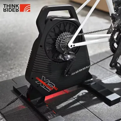 Produktbild von ThinkRider X2Max Smart Bike Trainer Rollentrainer für MTB und Rennrad mit eingebautem Leistungsmesser