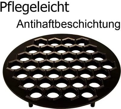 A black ravioli mold with a honeycomb pattern is shown against a white background. Text above the mold reads 'Pflegeleicht' and 'Antihaftbeschichtung'.