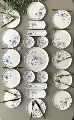 Produktbild von Hermia Concept, Frühstücksset (21 Teile), 100% Keramik, Blau und Weiß | 1 großer Servierteller (24x24 cm), 12 Servierteller (20x20 cm), 4 Schalen (12,5x12,5 cm) | Spülmaschinen- und mikrowellenfest.