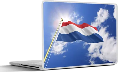 Produktbild von MuchoWow® Laptop Aufkleber Sticker Cover Die Flagge der Niederlande weht am Himmel 25x18 cm - Laptop-Deko