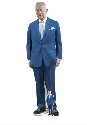 Produktbild von King Charles - Blue Suit - Pappaufsteller Pappfigur Standy - 56x179 cm