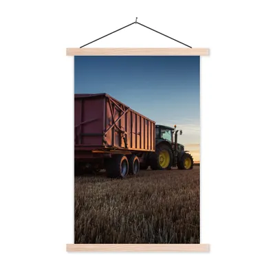 Produktbild von MuchoWow® Textilposter Traktor - Grün - Sonnenuntergang - Horizont - Grün - Landleben 120x180 cm mit holzfarbenen Rahmen - Textil-Plakat