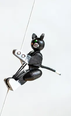 Produktbild von Holzspielzeug Kletterfigur Katze Höhe=6,5 (Kletterseil ca 45 cm)cm NEU
