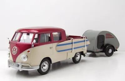 Produktbild von Motormax 79673 VW T1 Pritsche mit Wohnwagen Surfbrett Koffer rot creme 1:24